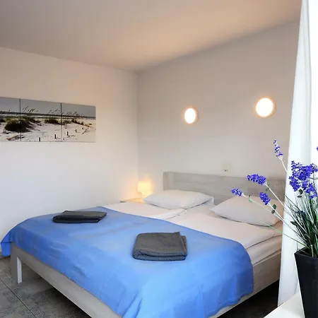 Elizabeth - Goscinne Guest house *