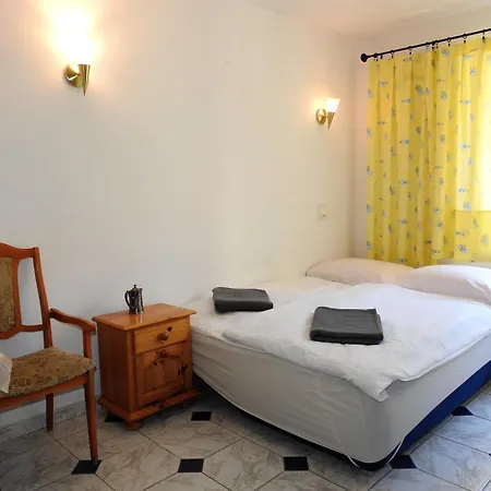 Elizabeth - Goscinne Guest house